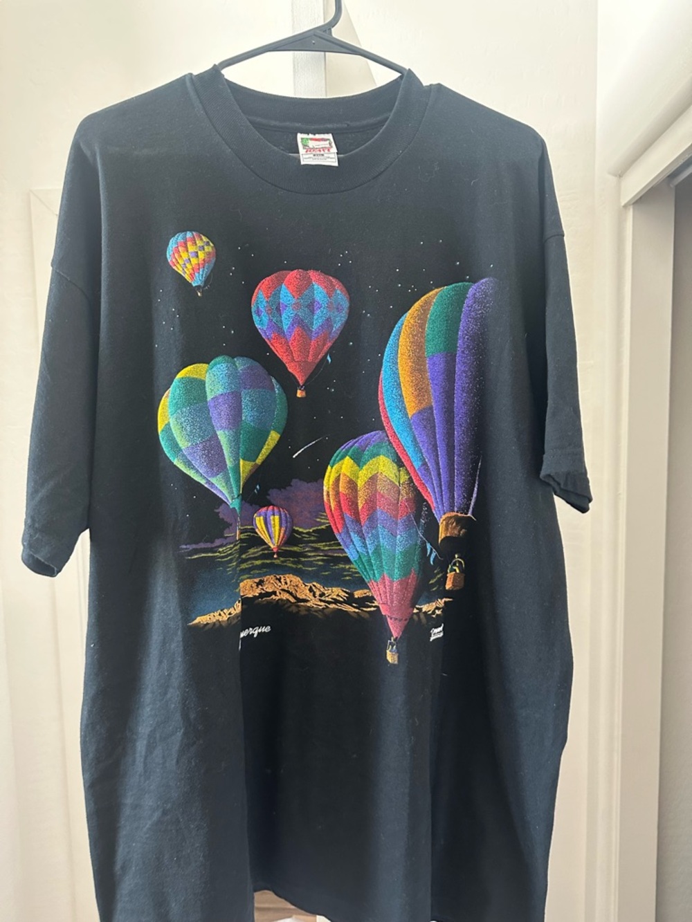 Vintage Fruit of the Loom Black Tee with Multicolor Hot Air Balloons